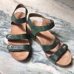 Dansko green leather three strap adjustable sandal cork wedge heel 2.5 39/9